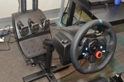画像ギャラリー No.012のサムネイル画像 / ［E3 2015］Logitech Gの新型ステアリングコントローラ「G29」「G920」がお披露目。デュアルモーター採用ステアリングの操作感を体験してきた