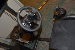画像ギャラリー No.013のサムネイル画像 / ［E3 2015］Logitech Gの新型ステアリングコントローラ「G29」「G920」がお披露目。デュアルモーター採用ステアリングの操作感を体験してきた