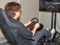 ［E3 2015］Logitech Gの新型ステアリングコントローラ「G29」「G920」がお披露目。デュアルモーター採用ステアリングの操作感を体験してきた