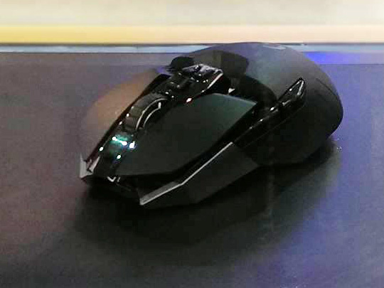 ［COMPUTEX］世界初と謳われる「ワイヤレス充電対応ゲーマー向けマウスパッド」を発見。Logitech G製ワイヤレスマウス「G900」が採用か？
