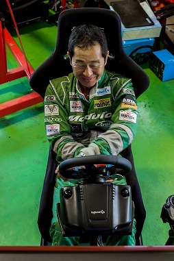 画像ギャラリー No.002のサムネイル画像 / Logicool G,土屋圭一氏とVRレースゲームで対戦するイベントを11月14日に秋葉原e-Sports SQUAREで開催