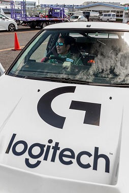 画像ギャラリー No.003のサムネイル画像 / Logicool G,土屋圭一氏とVRレースゲームで対戦するイベントを11月14日に秋葉原e-Sports SQUAREで開催