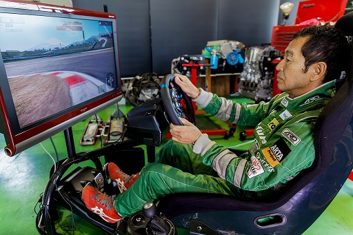 画像ギャラリー No.006のサムネイル画像 / Logicool G,土屋圭一氏とVRレースゲームで対戦するイベントを11月14日に秋葉原e-Sports SQUAREで開催