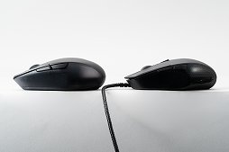 画像ギャラリー No.009のサムネイル画像 / 軽量ワイヤレスマウス「G303 Shroud Edition」レビュー。有名ストリーマーとのコラボモデルは,全体的に使いやすくバッテリーの持ちもいい
