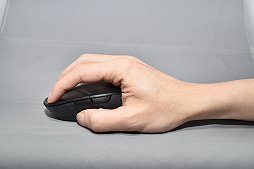 画像ギャラリー No.014のサムネイル画像 / 軽量ワイヤレスマウス「G303 Shroud Edition」レビュー。有名ストリーマーとのコラボモデルは,全体的に使いやすくバッテリーの持ちもいい