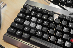 画像ギャラリー No.013のサムネイル画像 / ［COMPUTEX］Corsairブースに展示されていた光学センサー搭載マウスがけっこういい感じ