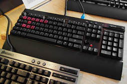 画像ギャラリー No.015のサムネイル画像 / ［COMPUTEX］Corsairブースに展示されていた光学センサー搭載マウスがけっこういい感じ