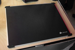画像ギャラリー No.021のサムネイル画像 / ［COMPUTEX］Corsairブースに展示されていた光学センサー搭載マウスがけっこういい感じ