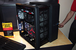 画像ギャラリー No.024のサムネイル画像 / ［COMPUTEX］Corsairブースに展示されていた光学センサー搭載マウスがけっこういい感じ