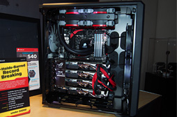 画像ギャラリー No.025のサムネイル画像 / ［COMPUTEX］Corsairブースに展示されていた光学センサー搭載マウスがけっこういい感じ
