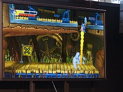 画像ギャラリー No.008のサムネイル画像 / クラウドゲーム機「G-cluster」発売記念イベントの模様をレポート。PR大使に就任したつるの剛士さんと西山茉希さんも興味津々