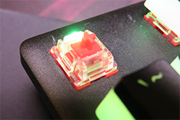 画像ギャラリー No.004のサムネイル画像 / HyperX初の独自キースイッチ採用キーボード「Alloy Origins」をチェック。7.1chサラウンド再生対応のヘッドセットも登場