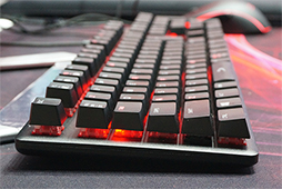 画像ギャラリー No.003のサムネイル画像 / ［TGS 2019］HyperX，独自メカニカルスイッチ採用キーボード「Alloy Origins」を国内発売。ヘッドトラッキング機能対応のヘッドセットも