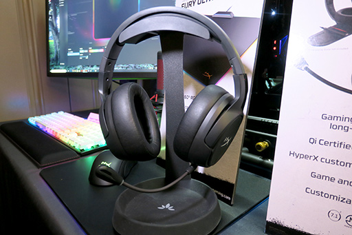 画像ギャラリー No.002のサムネイル画像 / HyperX,Qi充電機能付きのヘッドセットやスマートフォン用グリップをCES 2020で発表。実機を写真でチェックしてみよう