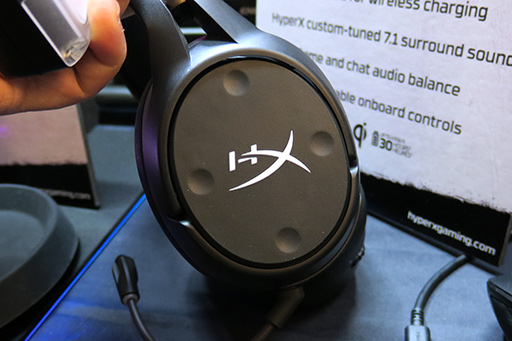 画像ギャラリー No.004のサムネイル画像 / HyperX,Qi充電機能付きのヘッドセットやスマートフォン用グリップをCES 2020で発表。実機を写真でチェックしてみよう