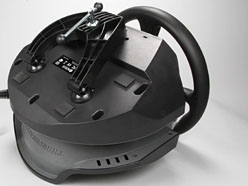 画像ギャラリー No.016のサムネイル画像 / 6万円超級のGT5公認ステアリングコントローラ「T500 RS」レビュー。価格に見合った操作感は間違いなく得られる
