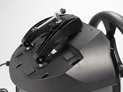 画像ギャラリー No.017のサムネイル画像 / 6万円超級のGT5公認ステアリングコントローラ「T500 RS」レビュー。価格に見合った操作感は間違いなく得られる