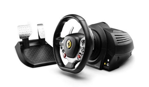 画像ギャラリー No.002のサムネイル画像 / FerrariのステアリングをベースにデザインされたThrustmaster製のXbox One用ステアリングコントローラが9月4日に国内発売