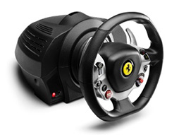 画像ギャラリー No.004のサムネイル画像 / FerrariのステアリングをベースにデザインされたThrustmaster製のXbox One用ステアリングコントローラが9月4日に国内発売