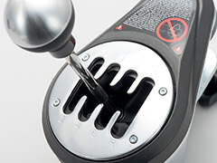 HW短評：Thrustmaster「TH8A Add-On Shifter」（2）単体シフトユニットの追加で，ステアリングコントローラの使い勝手はどう変わる？
