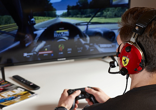 画像ギャラリー No.001のサムネイル画像 / Ferrariの公式ライセンスを取得したゲーマー向けヘッドセット「T.Racing Scuderia Ferrari Edition」がThrustmasterから11月20日に国内発売