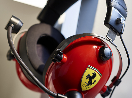 画像ギャラリー No.004のサムネイル画像 / Ferrariの公式ライセンスを取得したゲーマー向けヘッドセット「T.Racing Scuderia Ferrari Edition」がThrustmasterから11月20日に国内発売