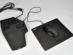 画像ギャラリー No.001のサムネイル画像 / SCEのライセンスを得たPS3用マウスはどれだけ使えるのか。HORIの「タクティカルアサルトコマンダー3」を試す