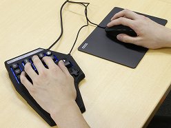 画像ギャラリー No.021のサムネイル画像 / SCEのライセンスを得たPS3用マウスはどれだけ使えるのか。HORIの「タクティカルアサルトコマンダー3」を試す