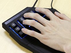 画像ギャラリー No.023のサムネイル画像 / SCEのライセンスを得たPS3用マウスはどれだけ使えるのか。HORIの「タクティカルアサルトコマンダー3」を試す