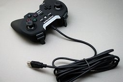 画像ギャラリー No.004のサムネイル画像 / “FPS特化”を謳うHORIのゲームパッド「FPSアサルトパッド」レビュー。感度調節機能や追加ボタンは有用だが……
