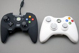 画像ギャラリー No.006のサムネイル画像 / “FPS特化”を謳うHORIのゲームパッド「FPSアサルトパッド」レビュー。感度調節機能や追加ボタンは有用だが……