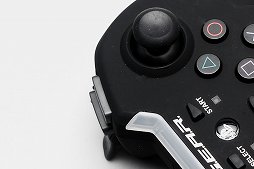 画像ギャラリー No.017のサムネイル画像 / “FPS特化”を謳うHORIのゲームパッド「FPSアサルトパッド」レビュー。感度調節機能や追加ボタンは有用だが……