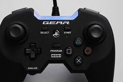 画像ギャラリー No.024のサムネイル画像 / “FPS特化”を謳うHORIのゲームパッド「FPSアサルトパッド」レビュー。感度調節機能や追加ボタンは有用だが……