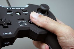 画像ギャラリー No.027のサムネイル画像 / “FPS特化”を謳うHORIのゲームパッド「FPSアサルトパッド」レビュー。感度調節機能や追加ボタンは有用だが……