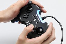 画像ギャラリー No.028のサムネイル画像 / “FPS特化”を謳うHORIのゲームパッド「FPSアサルトパッド」レビュー。感度調節機能や追加ボタンは有用だが……