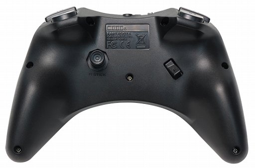 画像ギャラリー No.006のサムネイル画像 / HORI，サッカーゲームに特化したゲームパッド「ファンタジスタ」を11月に発売。背面アナログスティックなどの独自機能で操作性の向上を図る