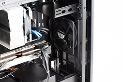 画像ギャラリー No.026のサムネイル画像 / 【PR】新生GALLERIAのハイエンドモデル「UA9C-R80T」は，こだわりのPCケースで使い勝手と高性能を両立したゲームPCだ