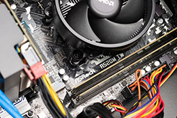 画像ギャラリー No.006のサムネイル画像 / 【PR】GALLERIAの新エントリー向けPC「RM5R-G60S」をチェック。フルHDで快適にゲームをできる性能と長く使えるPCケースが魅力だ