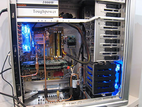 画像ギャラリー No.009のサムネイル画像 / Thermaltake,冷却能力の高さを謳うケースや“冷蔵庫式”CPU冷却装置を公開
