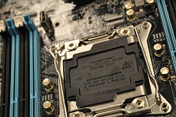 画像ギャラリー No.016のサムネイル画像 / ［COMPUTEX］ASRock，BMWデザインのゲーマー向けMini-ITXベアボーン「M8」のZ97モデルほか，DDR4スロットを搭載した未発表の「X99」搭載マザーを展示