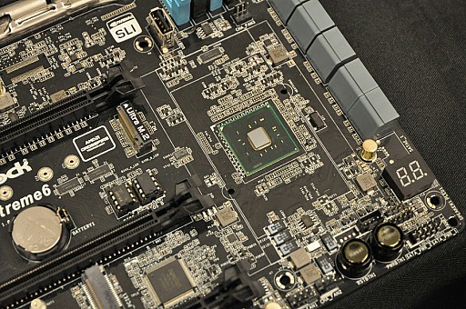 画像ギャラリー No.018のサムネイル画像 / ［COMPUTEX］ASRock，BMWデザインのゲーマー向けMini-ITXベアボーン「M8」のZ97モデルほか，DDR4スロットを搭載した未発表の「X99」搭載マザーを展示