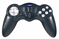 画像ギャラリー No.005のサムネイル画像 / Saitek製デジタル&アナログ両対応ゲームパッド「P990」を完全日本語版で7月18日に再販。エントリーモデル「P220」も同時発売