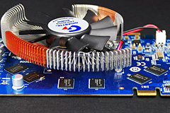 画像ギャラリー No.002のサムネイル画像 / GIGABYTE,Zalman製クーラー搭載のGF8800GTカード