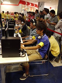 画像ギャラリー No.006のサムネイル画像 / 「プロ野球 ファミスタ オンライン 2010」公式大会が開催。アナウンサーの熱い実況が響く中，9月12日に西武ドームで対戦するファイナリストが決定