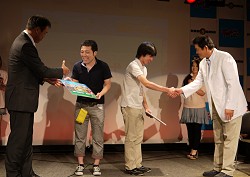 画像ギャラリー No.013のサムネイル画像 / 「プロ野球 ファミスタ オンライン 2010」公式大会が開催。アナウンサーの熱い実況が響く中，9月12日に西武ドームで対戦するファイナリストが決定