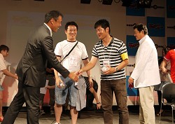 画像ギャラリー No.014のサムネイル画像 / 「プロ野球 ファミスタ オンライン 2010」公式大会が開催。アナウンサーの熱い実況が響く中，9月12日に西武ドームで対戦するファイナリストが決定