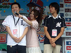 画像ギャラリー No.008のサムネイル画像 / 優勝者は始球式のマウンドに! 「プロ野球 ファミスタ オンライン 2010」全国トーナメント決勝戦が西武ドームで開催