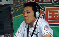 画像ギャラリー No.013のサムネイル画像 / 優勝者は始球式のマウンドに! 「プロ野球 ファミスタ オンライン 2010」全国トーナメント決勝戦が西武ドームで開催