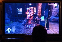 画像ギャラリー No.019のサムネイル画像 / ザ・たっちも幽体離脱ネタで祝福。Xbox 360「Fable II」完成記念イベントレポート