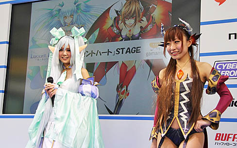 画像ギャラリー No.002のサムネイル画像 / 「ルーセントハート」「DIVINA」「Web 恋姫†夢想」のコスプレイヤーとドキドキのミニゲームを。「秋葉原PCゲームフェスタ」のガマニアステージをレポート